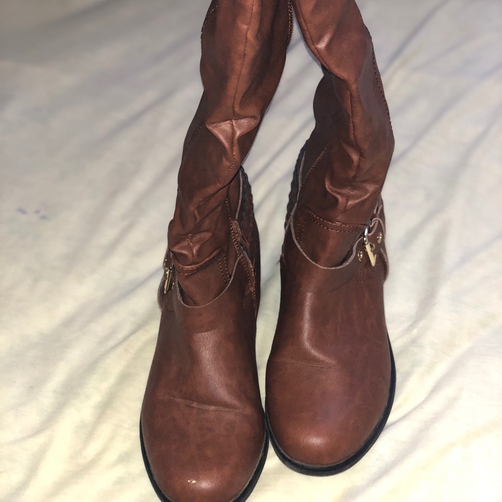 Women’s boots.